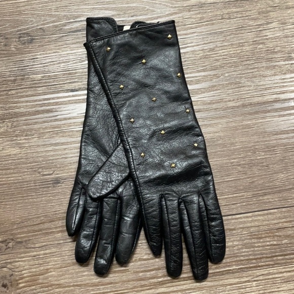 kate spade Accessories - Host Pick 10/26!! 🎉🎊Gorgeous Kate Spade Goat Leather Studded Gloves